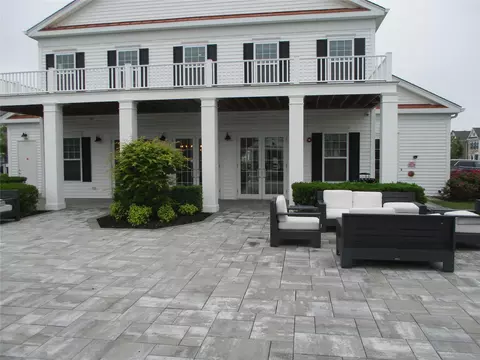 24 Bayard Dr, Islip, NY 11730
