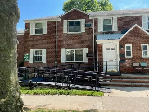 74-04 255th St #G-1, Glen Oaks, NY 11004