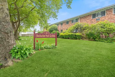 105 Prime Ave #B7, Huntington, NY 11743