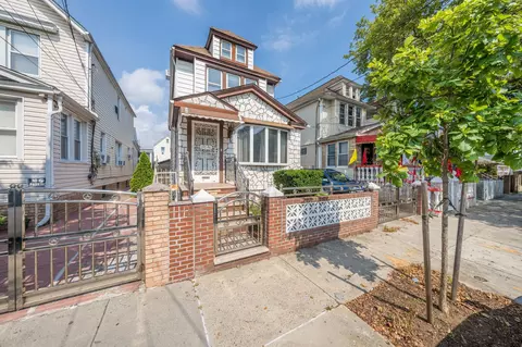 10755 125th St, South Richmond Hill, NY 11419