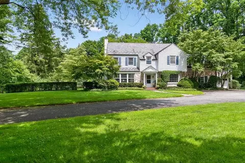 273 Bayville Rd, Locust Valley, NY 11560