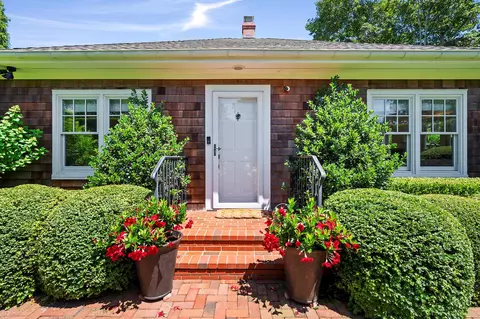 16 Miller Ln, East Hampton, NY 11937