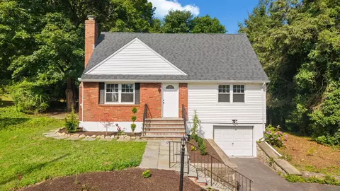 3 Field Pl, Cortlandt, NY 10567