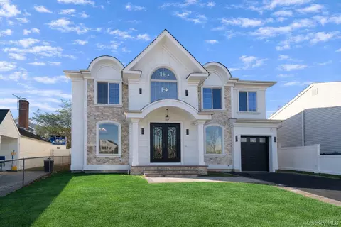 102 Cotton Ln, Levittown, NY 11756