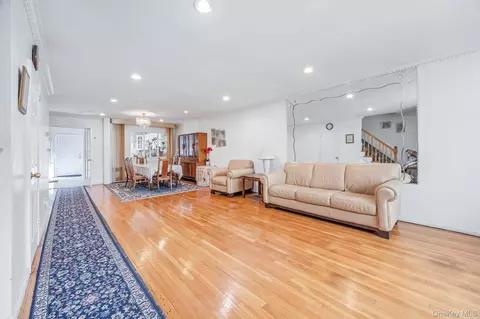 14759 71st Ave, Flushing, NY 11367