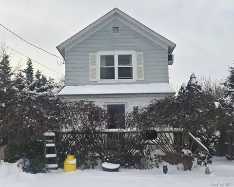 26 Lakeland Ave, Patchogue, NY 11772