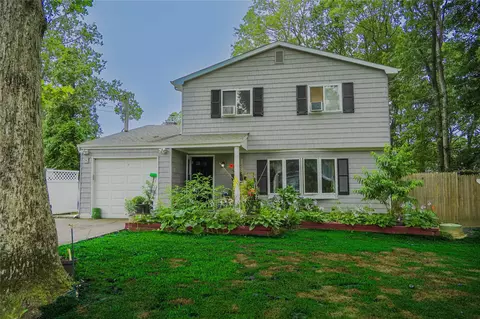 172 Hampton Ave, Mastic, NY 11950