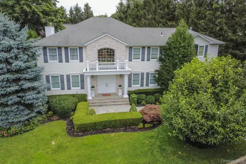 2 Gail Ter, Glen Cove, NY 11542
