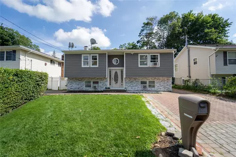 12 Croley St, Huntington, NY 11743