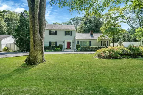 178 Beverly Rd, Huntington Station, NY 11746
