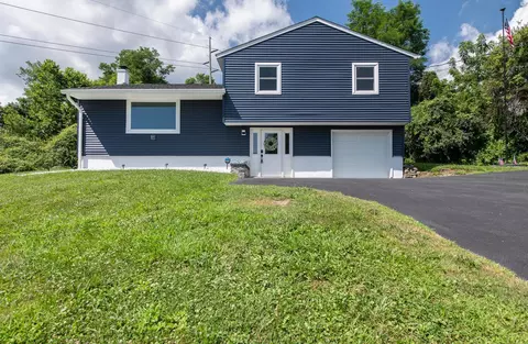 25 Nob Cir, Newburgh, NY 12550