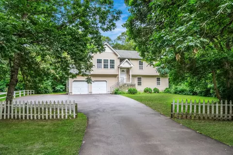 627 Blue Point Rd, Holtsville, NY 11742