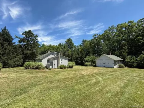 13 Corkscrew Rd, Highland, NY 12719