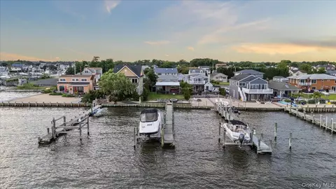 73 E Beach Promenade, Lindenhurst, NY 11757