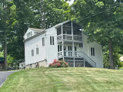 2 Fairview Rd, Mahopac, NY 10541