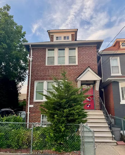 1950 Tomlinson Ave, New York, NY 10461