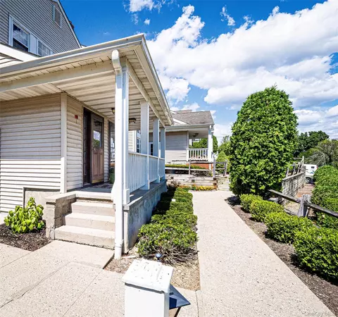 1 The Knls, Warwick, NY 10990