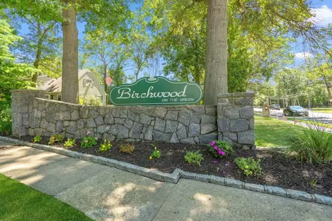 2302 Wilshire Ln #2302, Oakdale, NY 11769