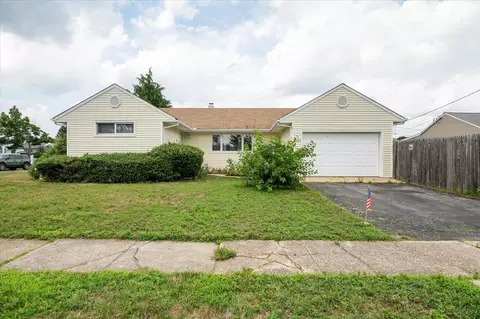 49 Cheshire Rd, Bethpage, NY 11714
