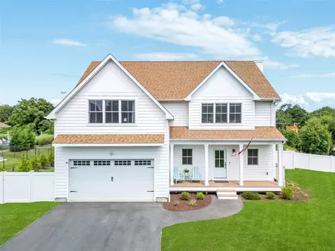 9 Tuthill Point Farm Rd, East Moriches, NY 11940
