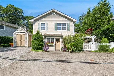 3 Glenna Little Trl, Huntington, NY 11743