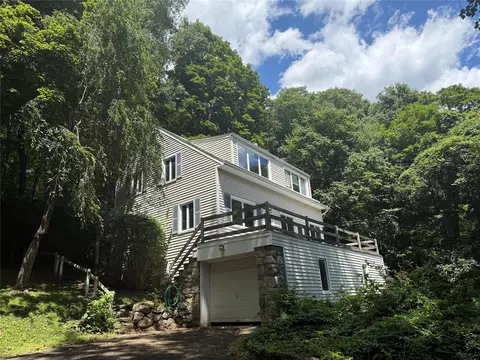95 Peekskill Hollow Rd, Putnam Valley, NY 10579