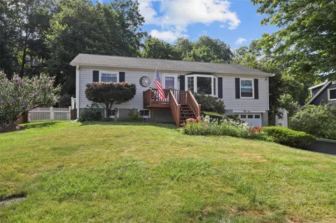 84 Entrance Way, Mahopac, NY 10541