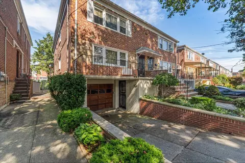 63-33 75th St, Middle Village, NY 11379