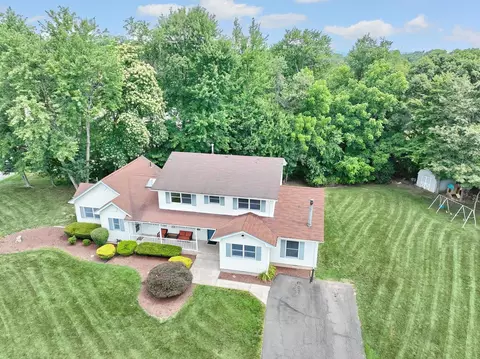 7 Twin Peg Dr, Clarkstown, NY 10956