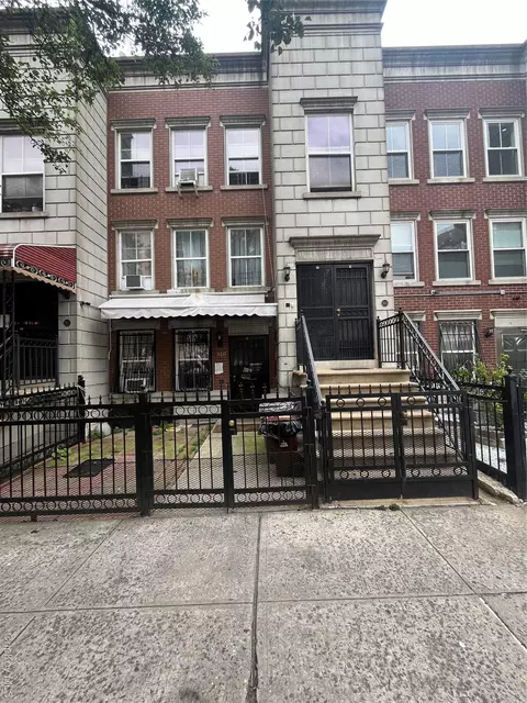 810 Courtlandt Ave, New York, NY 10451