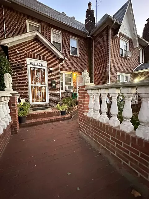 16136 Grand Central Pkwy, Jamaica, NY 11432