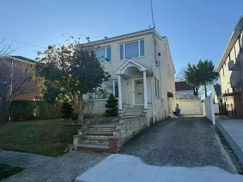 4022 190th St, Flushing, NY 11358