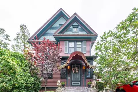 65 Earle Ave, Lynbrook, NY 11563
