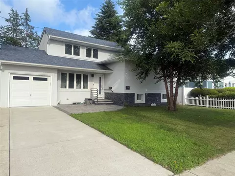 59 Cedar Dr, Farmingdale, NY 11735
