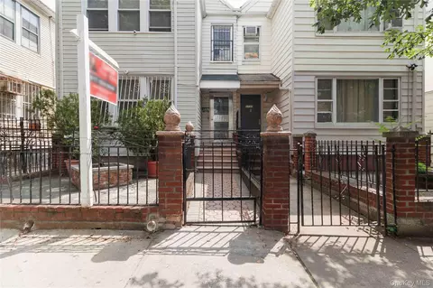 37-35 93rd St, New York, NY 11372