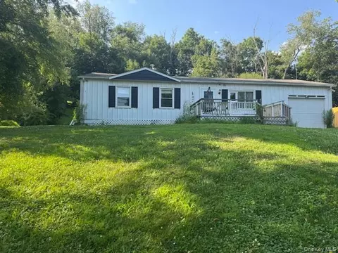 28 Sunset Ter, Warwick, NY 10990