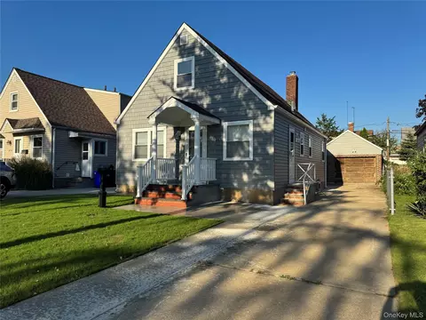 80-43 263rd St, Glen Oaks, NY 11004