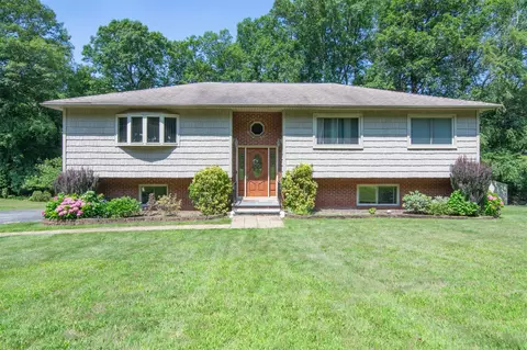 3 Rosa Dr, Greenburgh, NY 10607