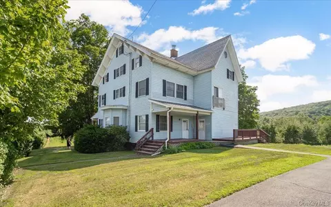 5 Burma Rd, Marlboro, NY 12542