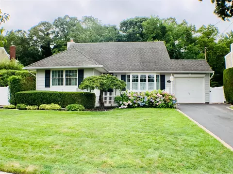 1278 Lakeshore Dr, Massapequa Park, NY 11762