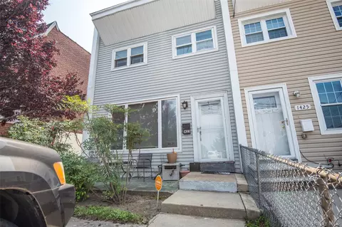 1423 Shore Dr, New York, NY 10465