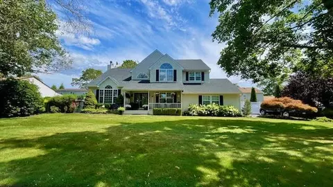 1465 7th St, West Babylon, NY 11704