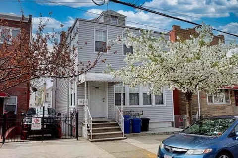 2868 Roebling Ave, New York, NY 10461