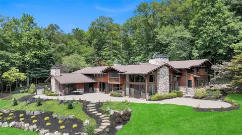 597 S Mountain Rd, Clarkstown, NY 10956