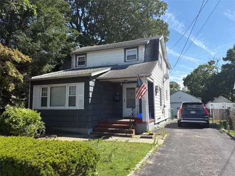 9 Prospect Ave, East Rockaway, NY 11518