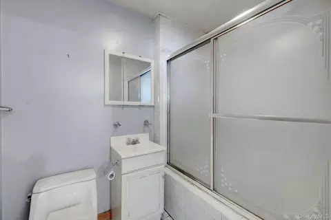 Bath - 74 Aster Pl #74, New York, NY 10465 photo 2 of 3