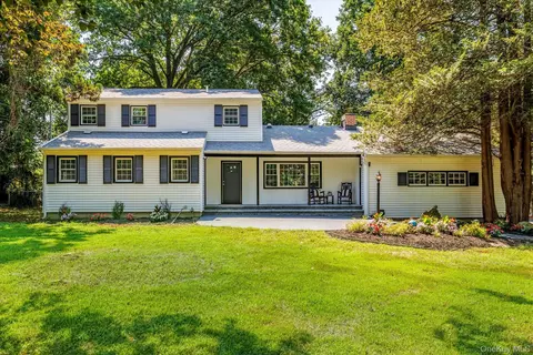 12 Northfield Dr, Northport, NY 11768