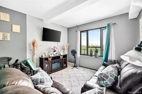 1314 Virginia Ave #6G, New York, NY 10462