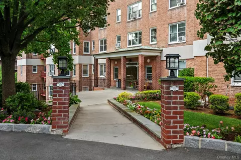 290 Collins Ave #3B, Mount Vernon, NY 10552