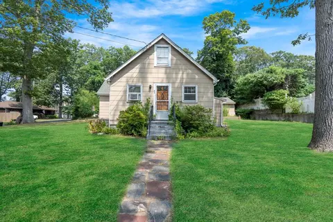 61 High Hill Dr, Sound Beach, NY 11789